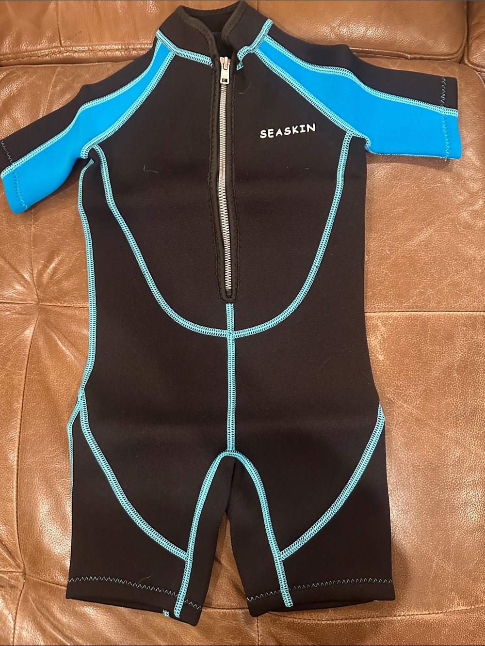 Kids Short Sleeve Wet Suit - Black with Blue Accents